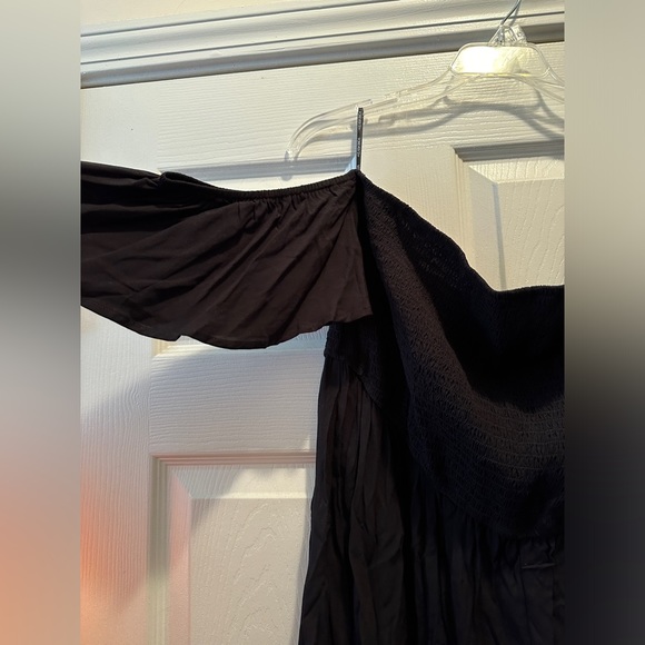 Forever 21 black romper - Picture 2 of 4